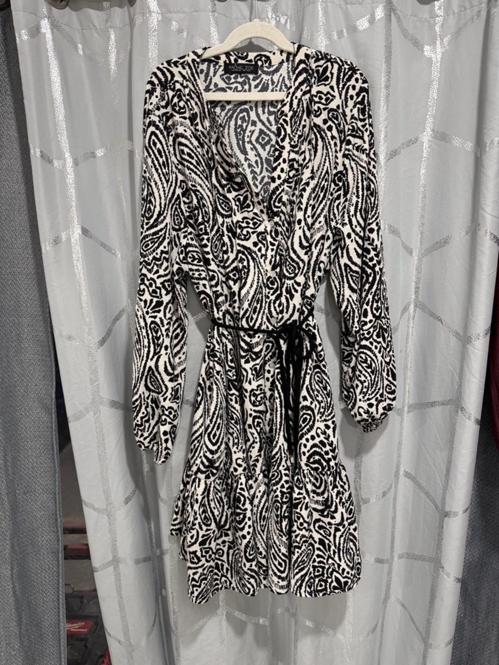 Rachel Zoe Paisley Dress Womens XL Black‎ White Long Sleeve Tiered V-Neck Belted